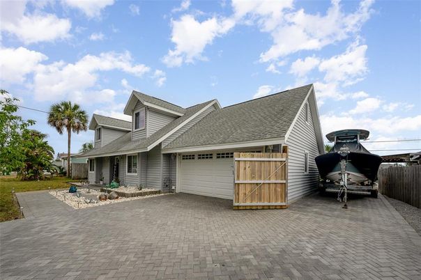 Attached, Exterior, Facade, Cape Cod