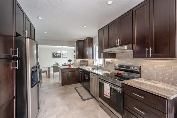 Chandelier, Dining room, Interior, Kitchen, Recessed Lighting, Stainless Steel Appliances
