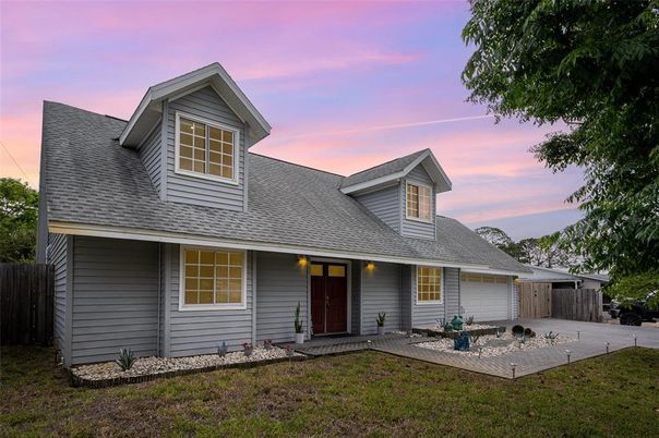 Attached, Exterior, Facade, Cape Cod