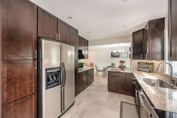 Chandelier, Dining room, Interior, Kitchen, Recessed Lighting, Stainless Steel Appliances