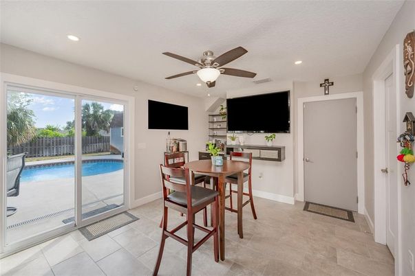 Dining room, Interior, Recessed Lighting
