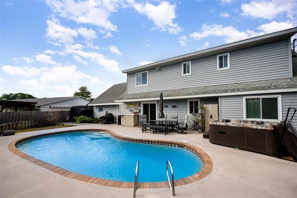 Exterior, Hot Tub, Pool