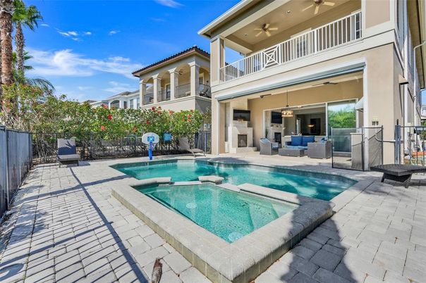Exterior, Pool