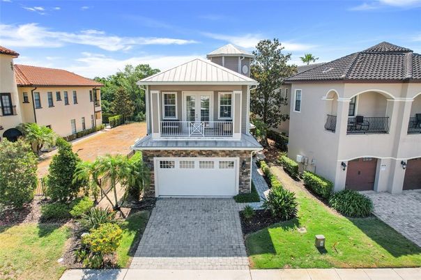 Attached, Exterior, Facade, Mediterranean