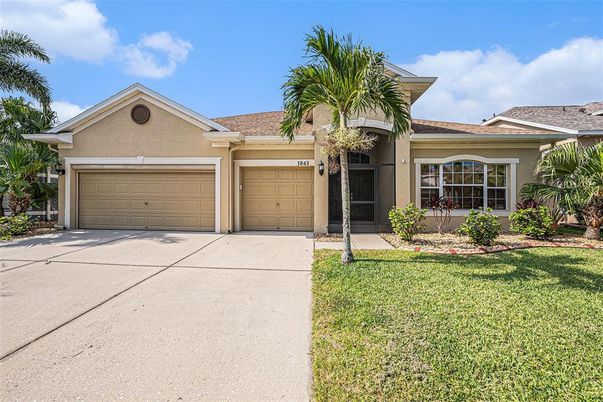 Attached, Exterior, Facade, Ranch
