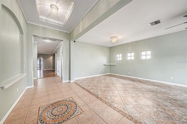 Empty room, Interior