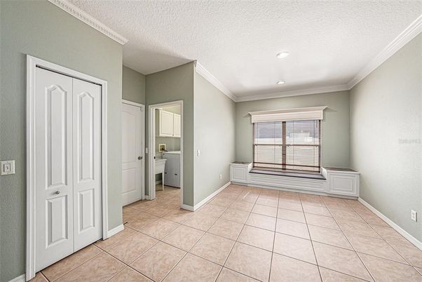 Empty room, Interior, Recessed Lighting, Washer