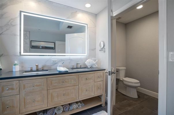 Bathroom, Interior, Recessed Lighting
