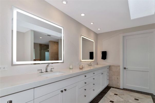 Bathroom, Dual Sink Vanities, Interior, Recessed Lighting