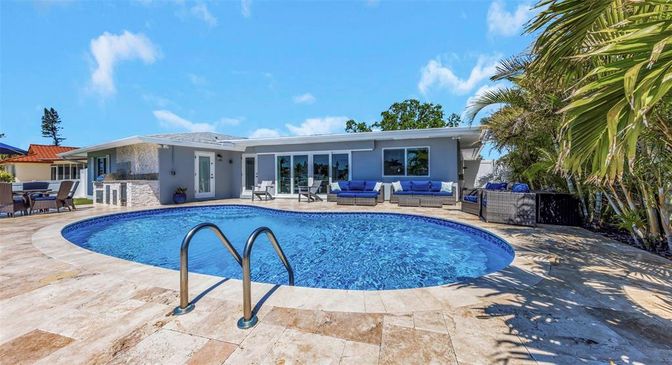 Exterior, Pool
