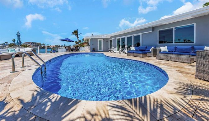 Exterior, Pool, Water