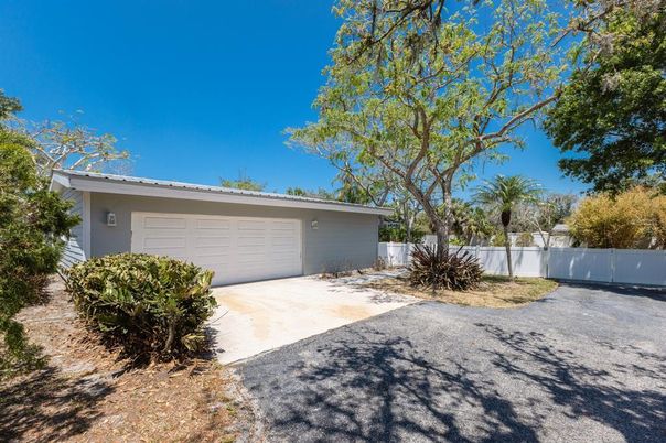 Detached Garage, Exterior