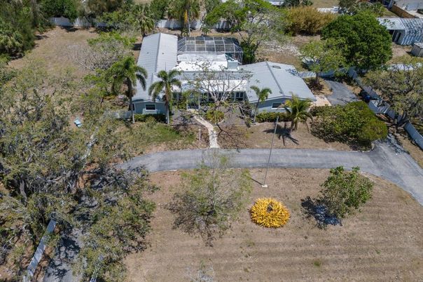 Exterior, Drone