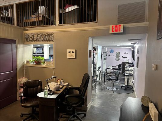 Home Office, Interior