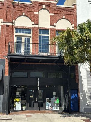 Exterior, Facade, Brick Facade, Rowhouse