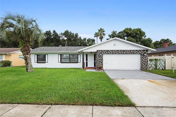 Attached, Exterior, Facade, Ranch