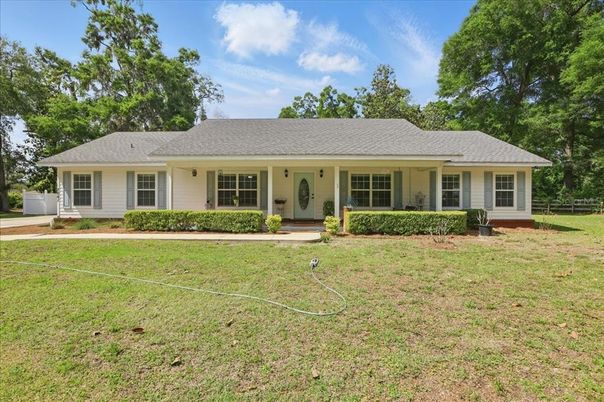 Backyard, Exterior, Facade, Ranch
