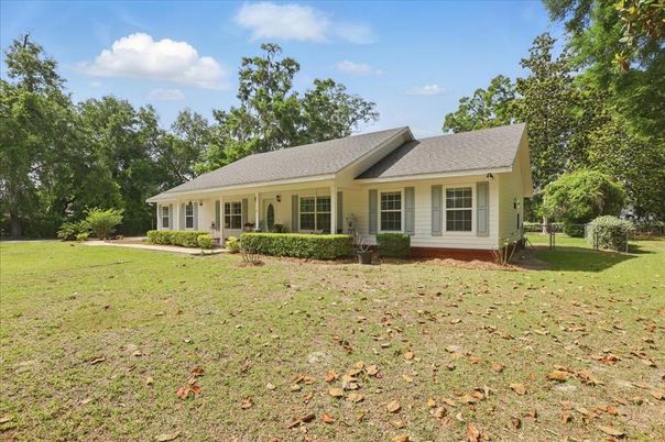 Backyard, Exterior, Facade, Ranch