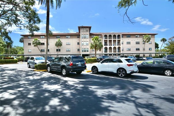Exterior, Facade, Condo Building