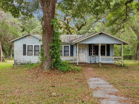 Backyard, Exterior, Facade, Ranch