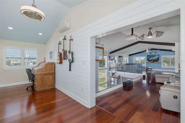 Interior, Recessed Lighting, Wood Texture Flooring