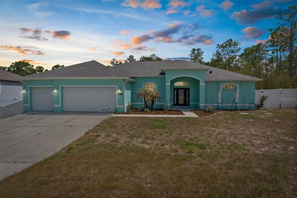 Attached, Exterior, Facade, Ranch