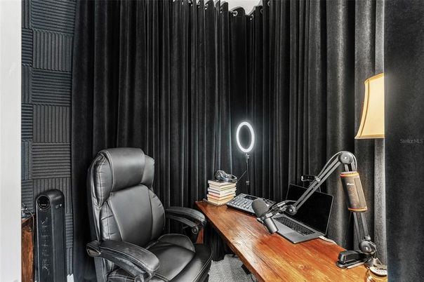 Home Office, Interior