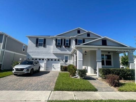 Attached, Exterior, Facade, American Craftsman