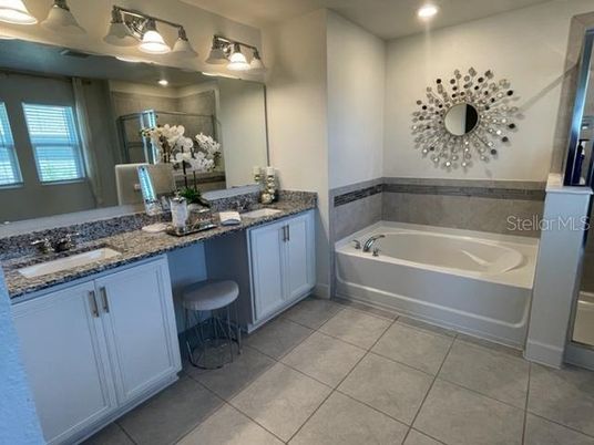 Bathroom, Dual Sink Vanities, Interior, Recessed Lighting