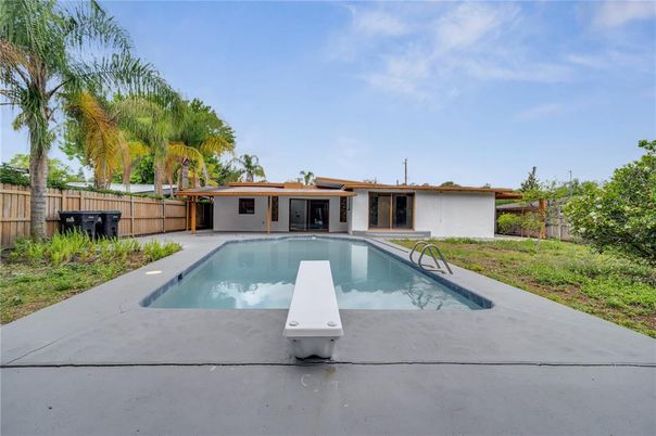Exterior, Pool