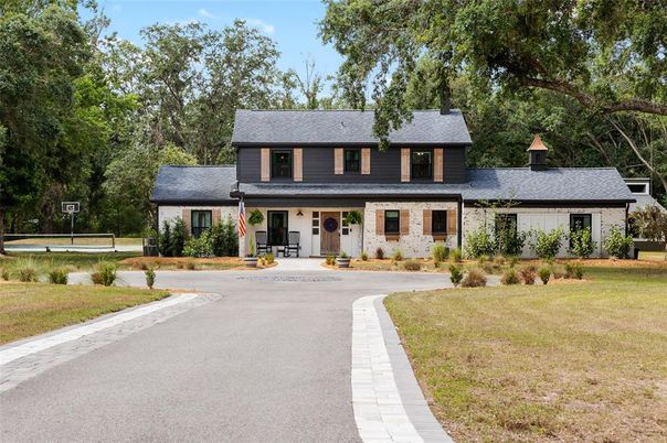 Exterior, Facade, Farmhouse