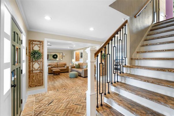 Interior, Recessed Lighting, Wood Texture Flooring