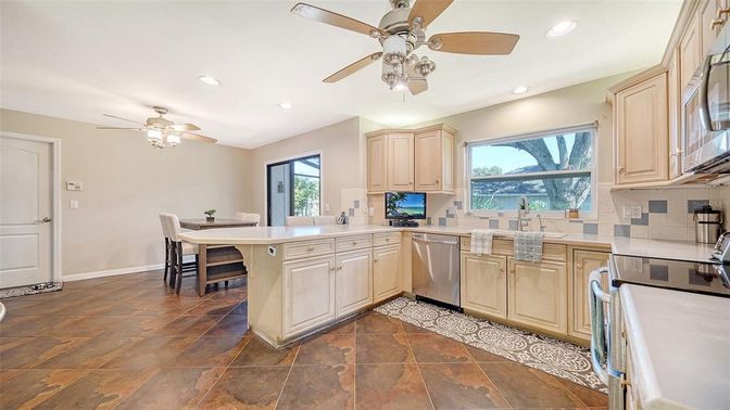Dining room, Interior, Kitchen, Recessed Lighting