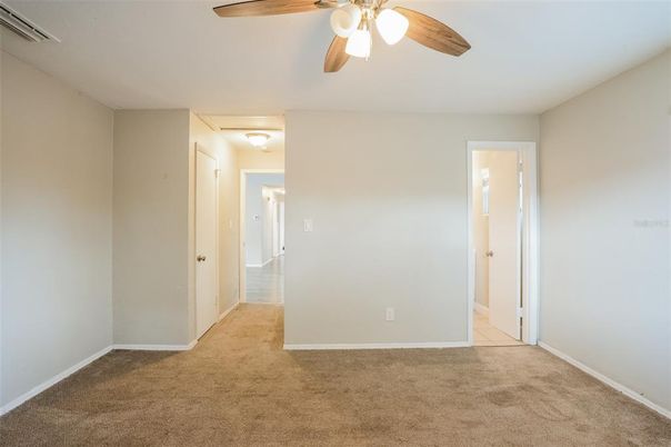 Empty room, Interior