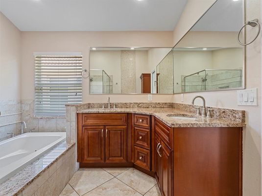 Bathroom, Dual Sink Vanities, Interior, Recessed Lighting