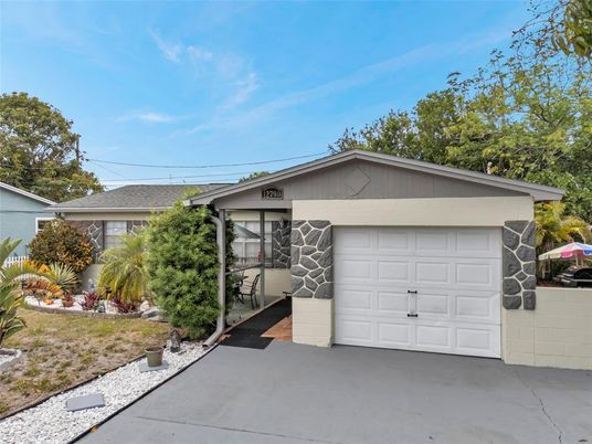 Detached Garage, Exterior