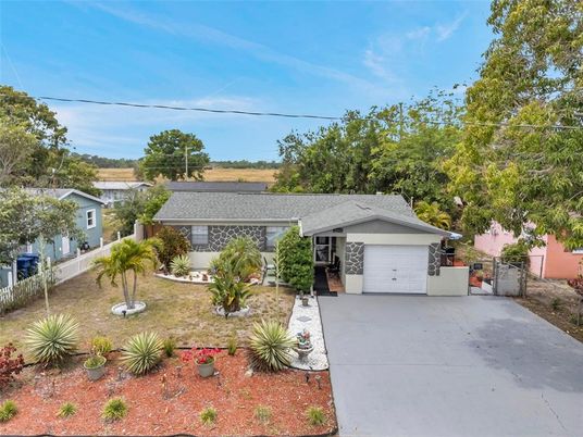 Attached, Exterior, Facade, Ranch