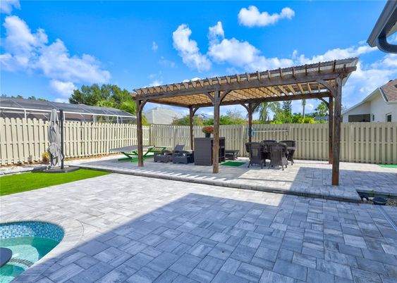 Exterior, Pool