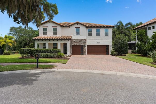 Attached, Exterior, Facade, Mediterranean