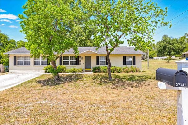 Backyard, Exterior, Facade, Ranch