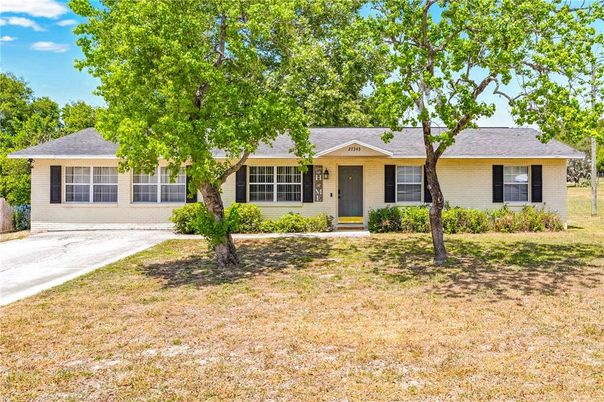 Exterior, Facade, Ranch