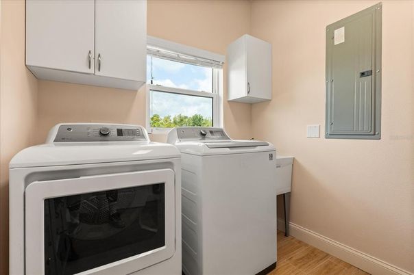 Interior, Washer, Wood Texture Flooring