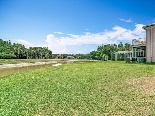 Exterior, Lake