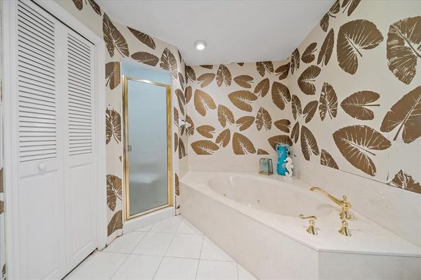 Bathroom, Interior, Recessed Lighting