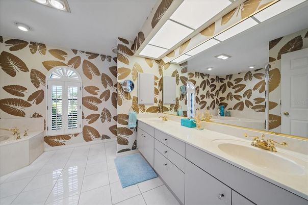 Bathroom, Dual Sink Vanities, Interior, Recessed Lighting