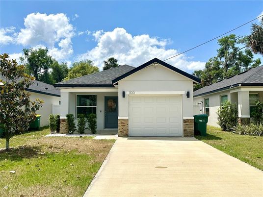 Attached, Exterior, Facade, Ranch