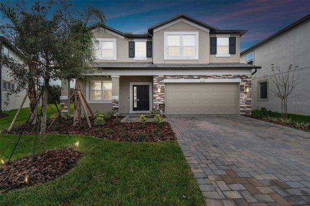 Attached, Exterior, Facade, American Craftsman