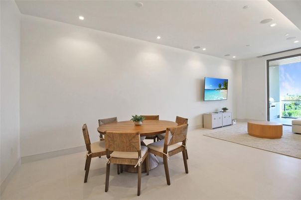 Dining room, Interior, Recessed Lighting