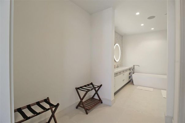 Bathroom, Interior, Recessed Lighting