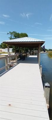 Exterior, Lake